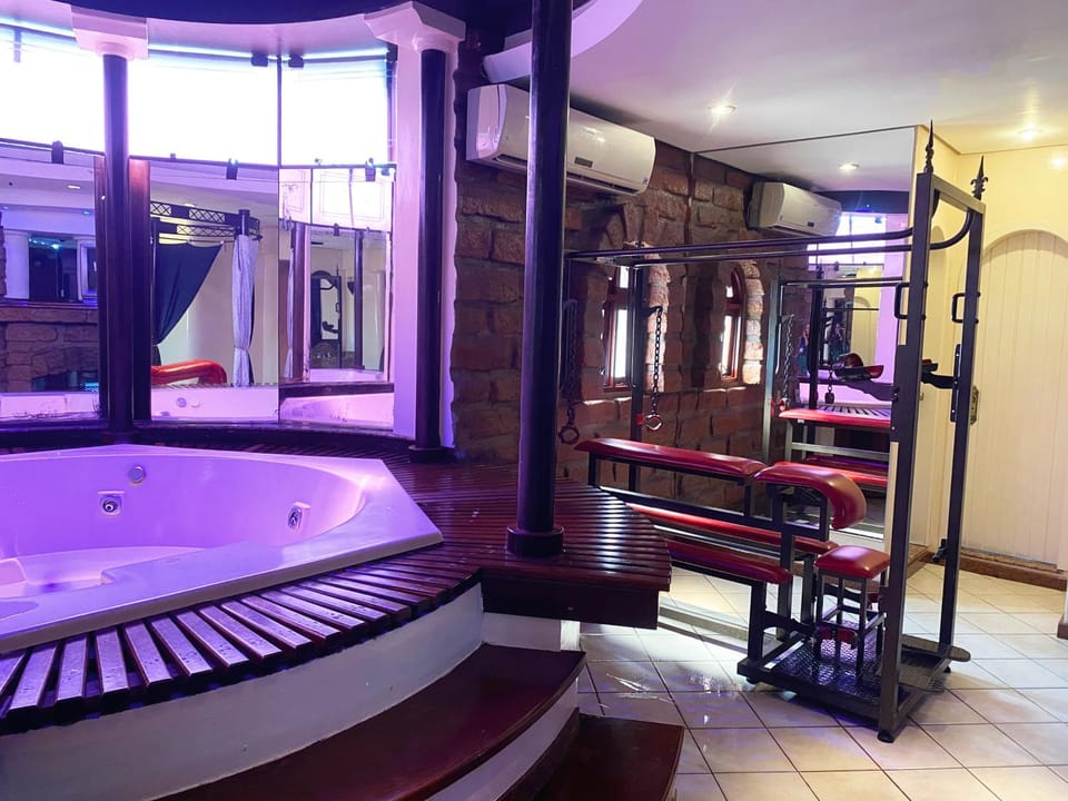 Hot Tub, air conditioner