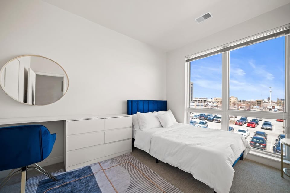 Riverside Plaza Blue Apartment in Milwaukee