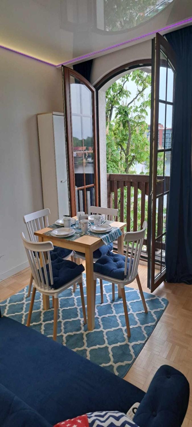 Property building, View (from property/room), Balcony/Terrace, Living room, Seating area, Dining area, Breakfast