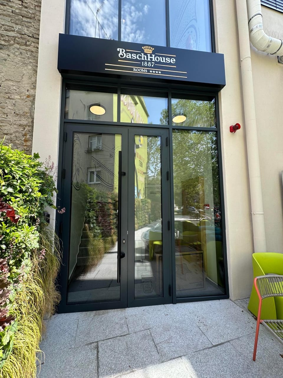 Property building, Facade/entrance
