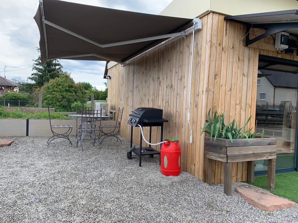 Patio, BBQ facilities