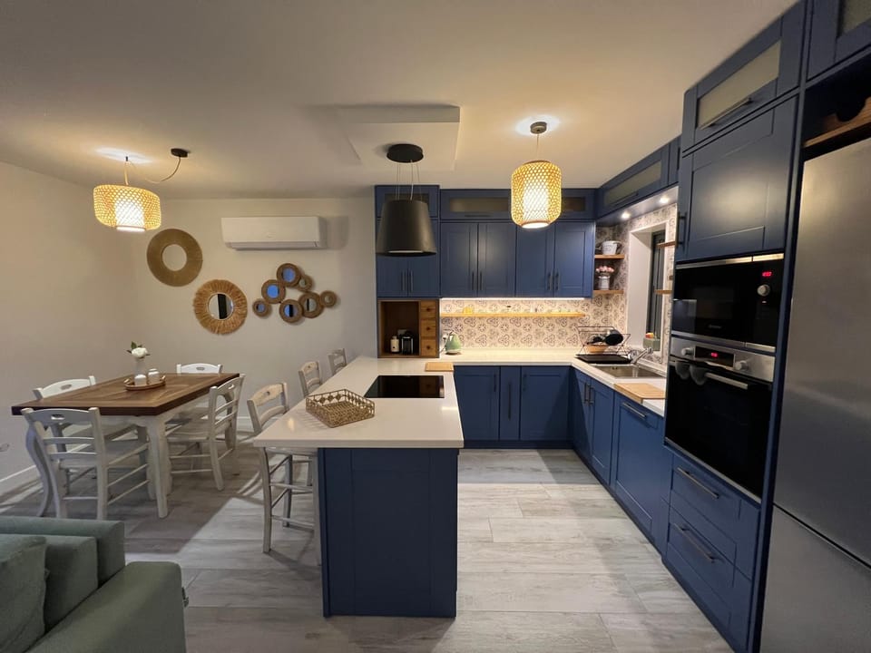 Kitchen or kitchenette, Seating area, dishwasher, minibar, pet friendly, stove