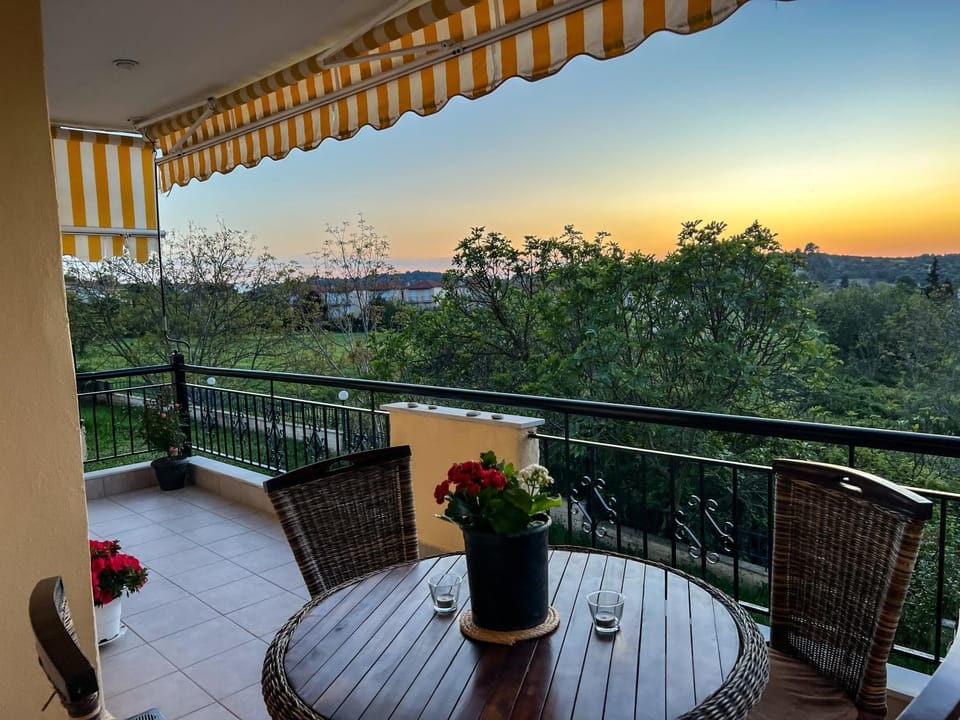 Day, Natural landscape, View (from property/room), Balcony/Terrace, Dining area, Sunset