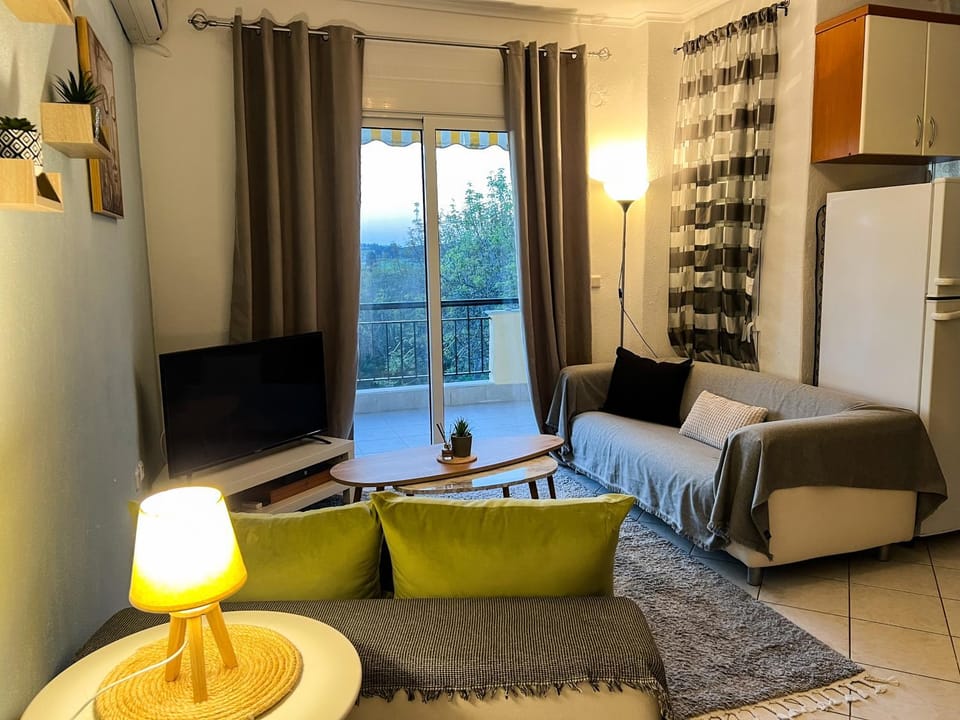 TV and multimedia, Living room, Seating area, Evening entertainment