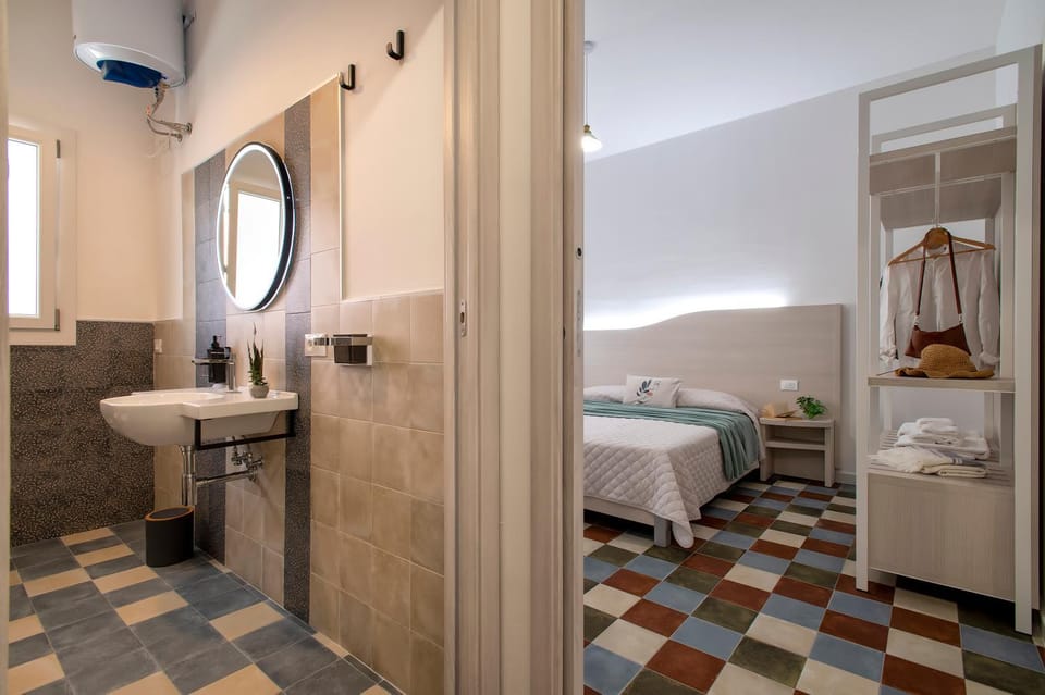 Shower, Toilet, Bed, Bathroom, Photo of the whole room, Bedroom, towels