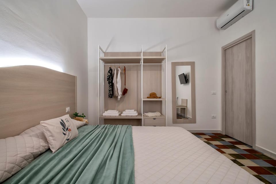 Bed, Photo of the whole room, Bedroom, towels, wardrobe, air conditioner