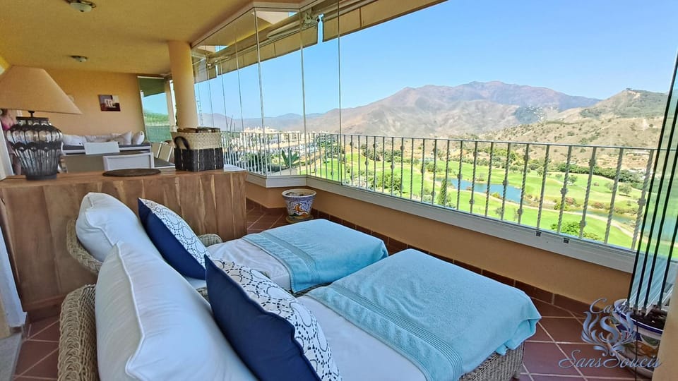 Balcony/Terrace, Mountain view