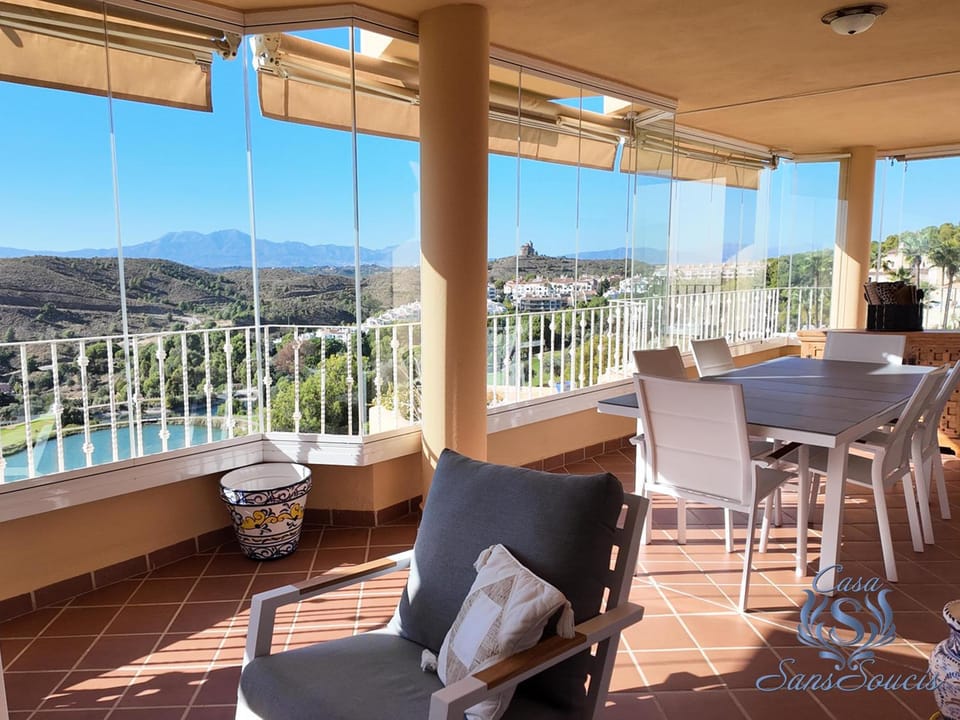 Natural landscape, Balcony/Terrace, Seating area, Dining area, Mountain view