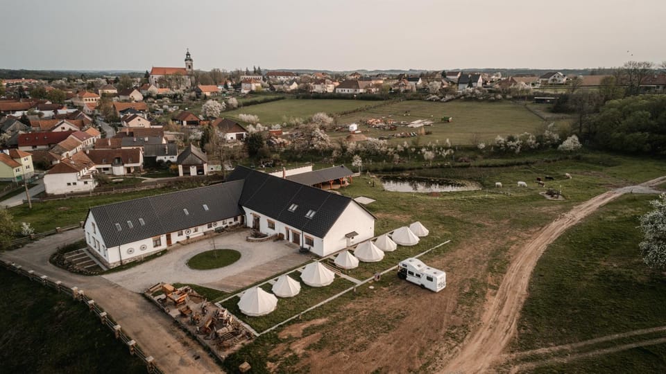 Property building, Neighbourhood, Natural landscape, Street view