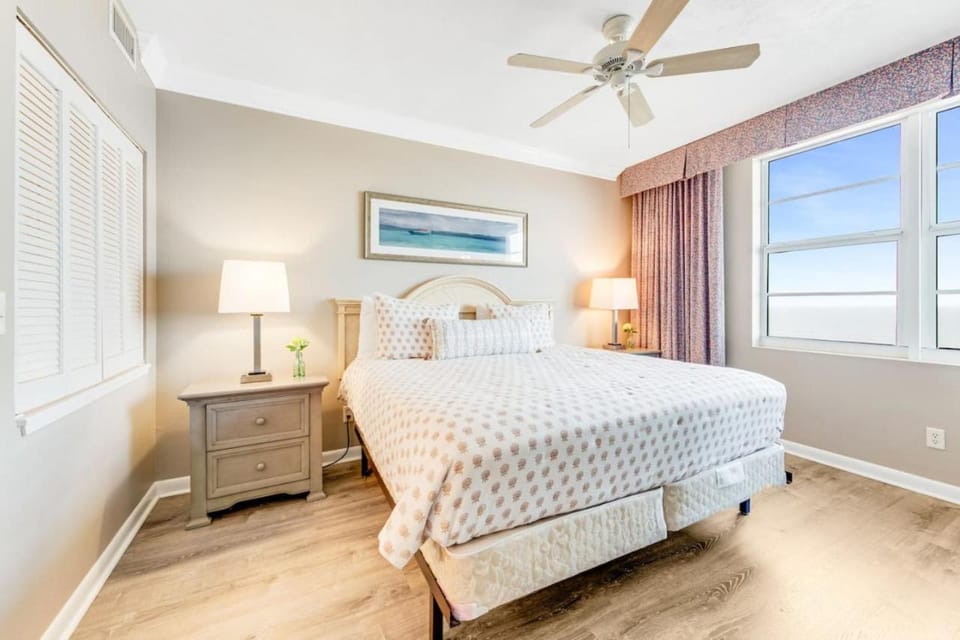 Oceanfront Luxury Stunning 3 BR Renovation Direct Ocean Front at The Wyndham Ocean Walk Resort House in Florida