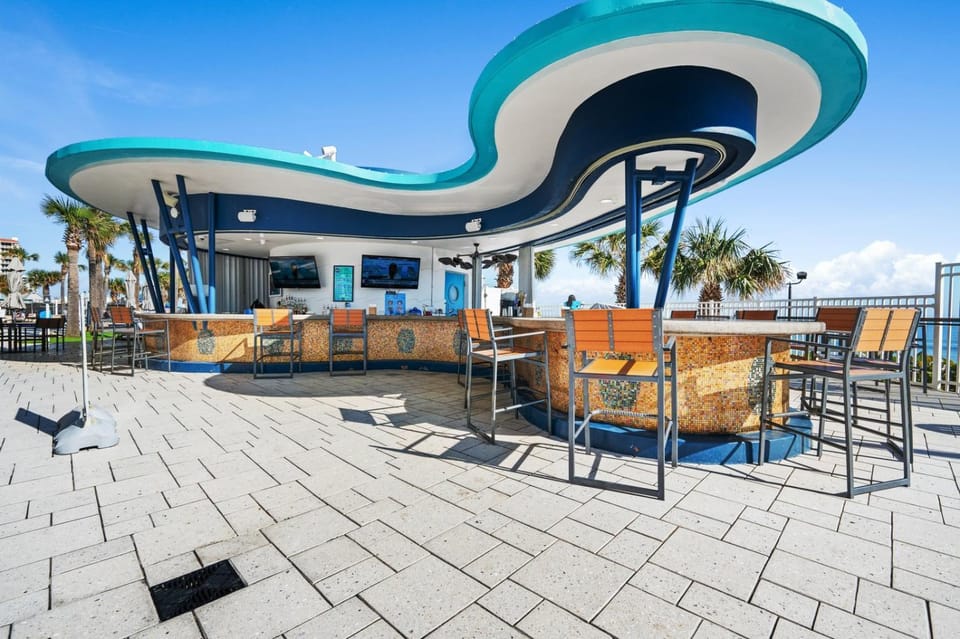 Seventh Floor Serenity, Updated 3BR with OceanFront Private Balcony at The Wyndham Ocean Walk Resort House in Florida