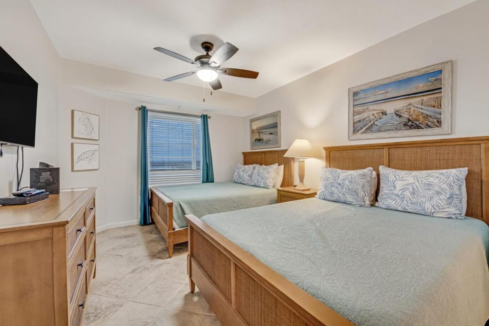Luxurious Oceanfront Haven, Newly Remodeled 1BR with All-New Furnishings at the Wyndham Ocean Walk House in Florida