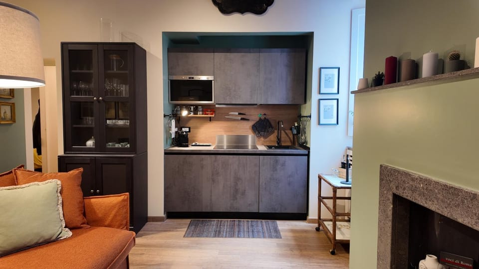 Coffee/tea facilities, Kitchen or kitchenette, Living room, Seating area, minibar
