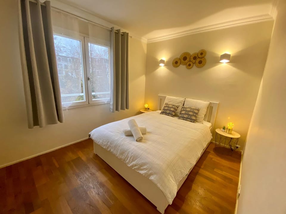 Bed, Bedroom