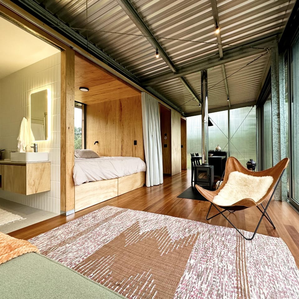 Bed, Photo of the whole room, Seating area, Bedroom