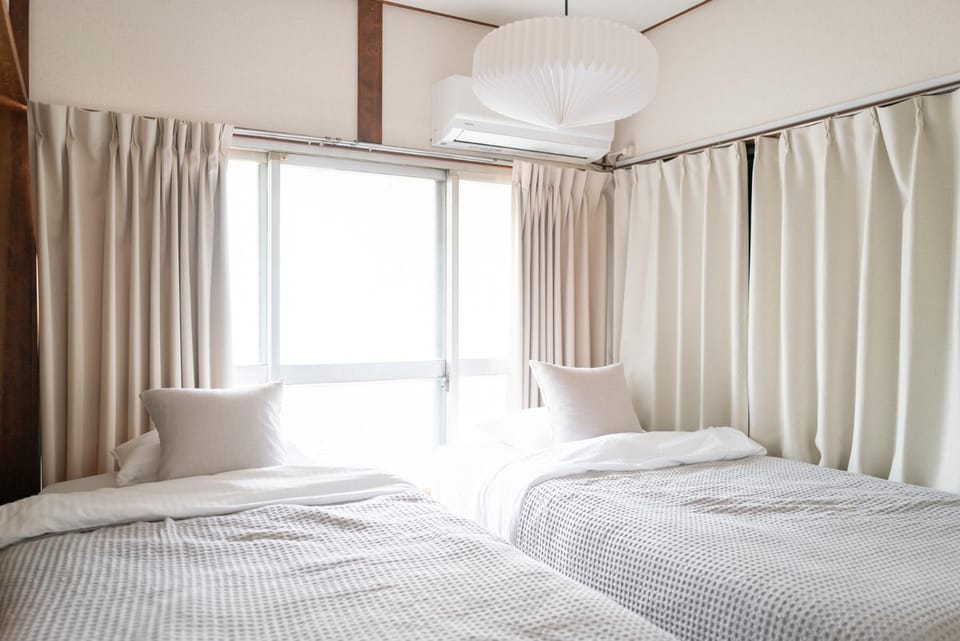 Bed, Photo of the whole room, Bedroom, air conditioner