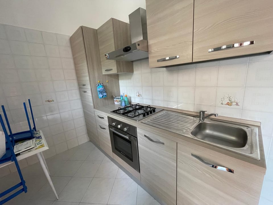 Kitchen or kitchenette, pet friendly, stove
