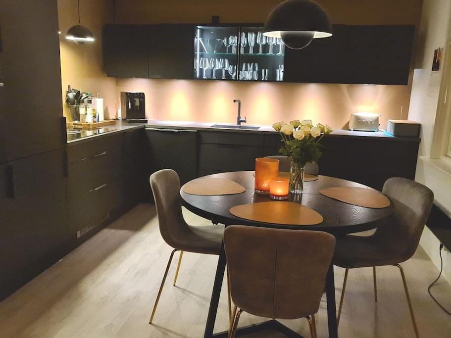 Coffee/tea facilities, Dining area, dishwasher, toaster, kitchen