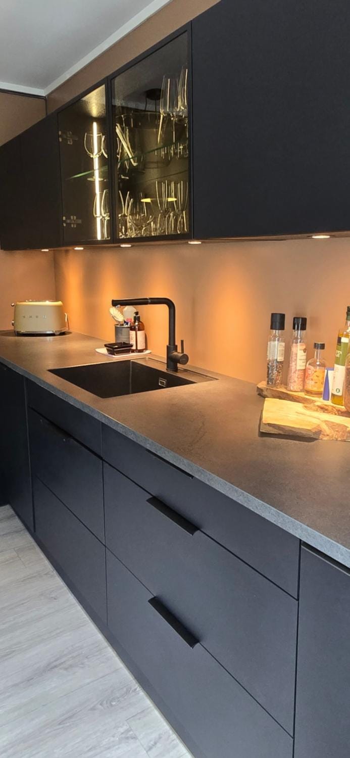 Koselig og moderne leilighet, meget sentralt i Narvik med gratis parkering! Apartment in Nordland, Norway