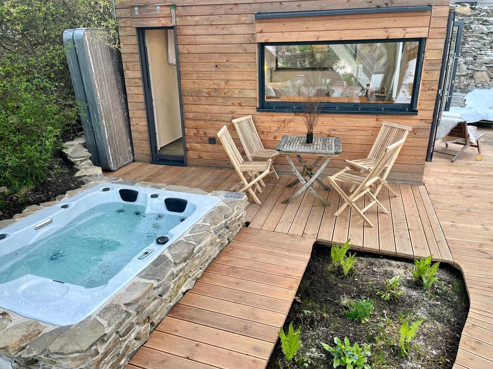 Hot Tub, Hot Tub, Balcony/Terrace