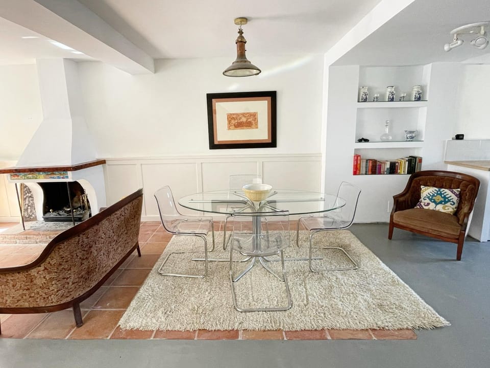 Living room, Seating area, Dining area