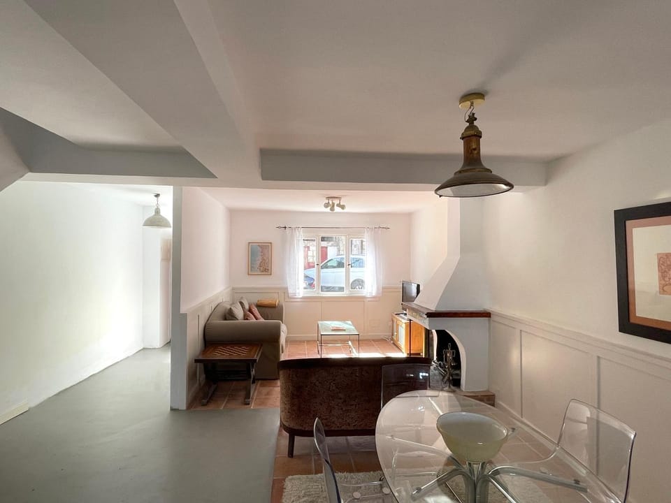 TV and multimedia, Living room, Lounge or bar, Dining area, flat iron