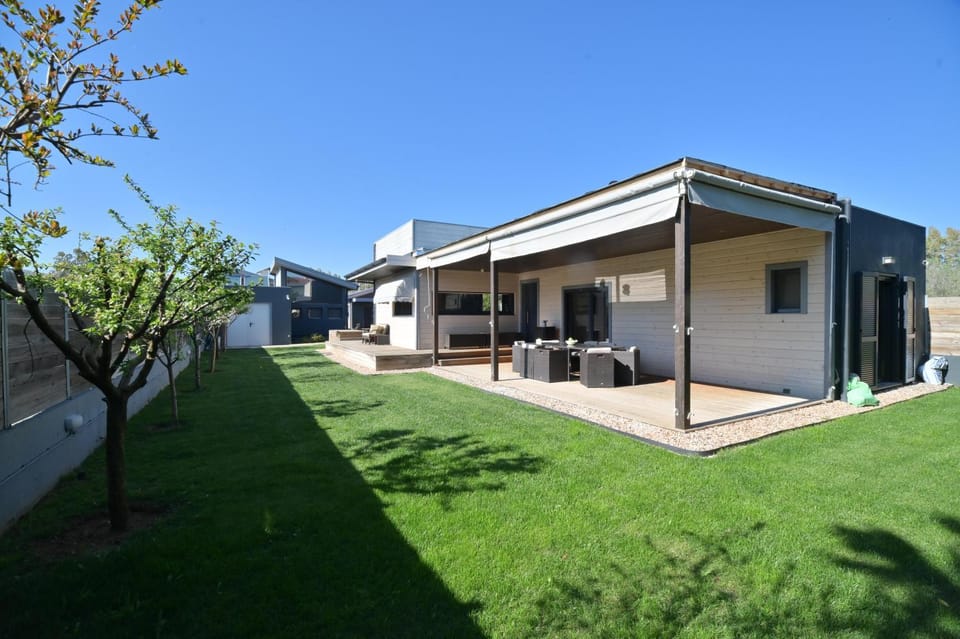 Property building, Day, Garden view, Breakfast