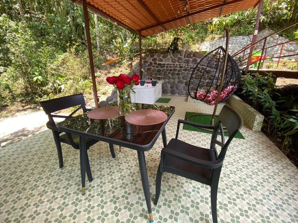 Garden, View (from property/room), Living room, Dining area