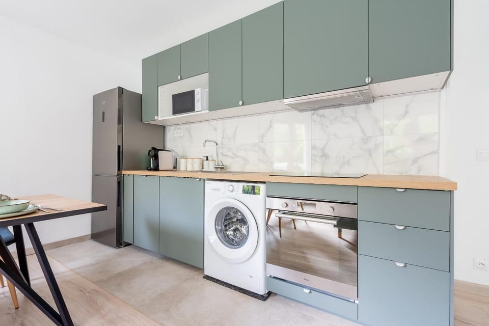 Coffee/tea facilities, Dining area, dishwasher, minibar, pet friendly, stove, washing machine, kitchen