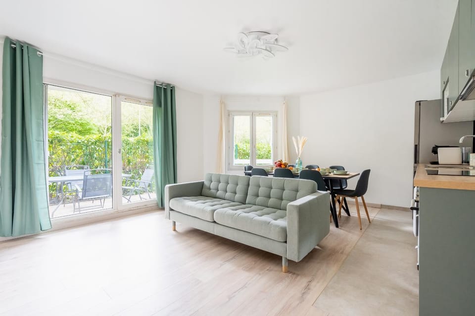 Living room, Seating area, Dining area