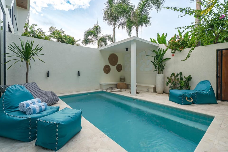 Garden, Seating area, Garden view, Pool view, Swimming pool, sunbed
