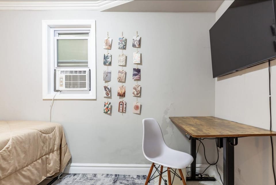 Private Bedroom with Shared Bathroom in Union Square Downtown Manhattan - Steps from the Best Dining & Nightlife! Apartment in East Village