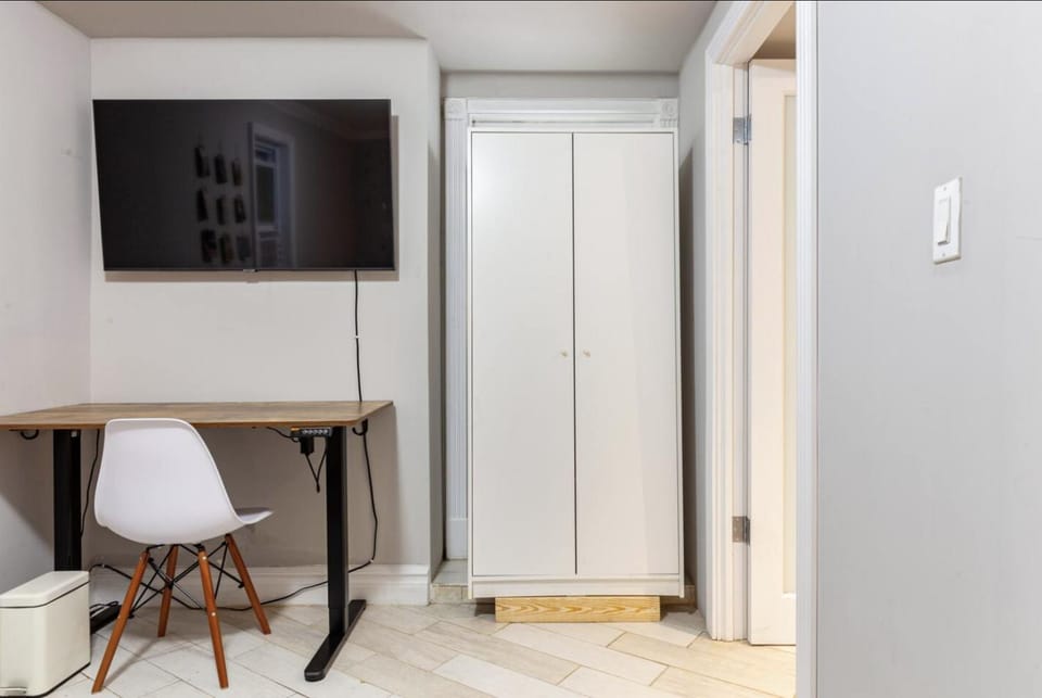 Private Bedroom with Shared Bathroom in Union Square Downtown Manhattan - Steps from the Best Dining & Nightlife! Apartment in East Village