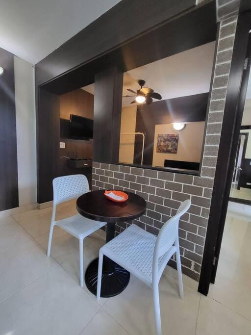 R.7-7 Lindo estudio de 2 recámaras, zona turística Apartment in Panama City, Panama