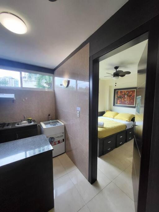 R.7-7 Lindo estudio de 2 recámaras, zona turística Apartment in Panama City, Panama