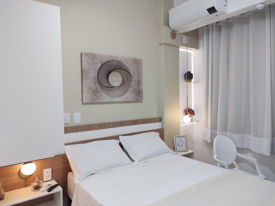 Bed, Photo of the whole room, Bedroom, air conditioner