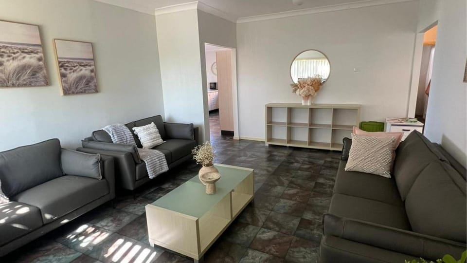 Ocean Parade - Family Friendly - Central Location House in The Entrance