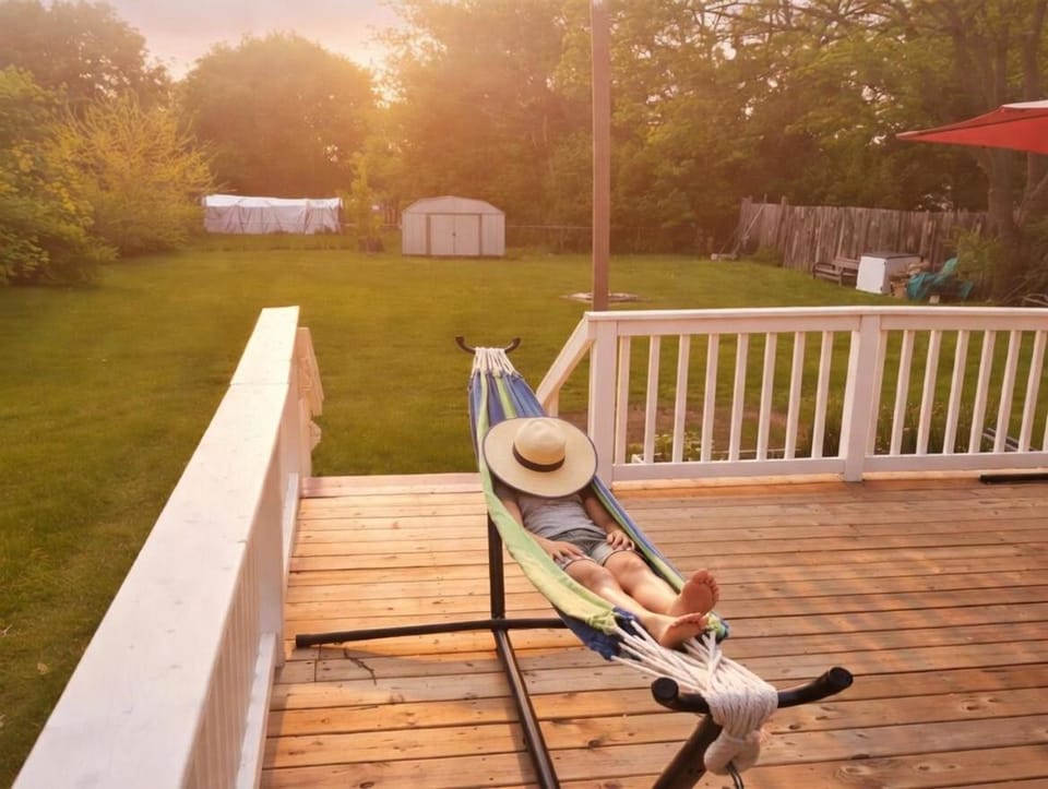 Kosecki Kottage - hot tub, sundeck, firepit & more House in Lake Erie