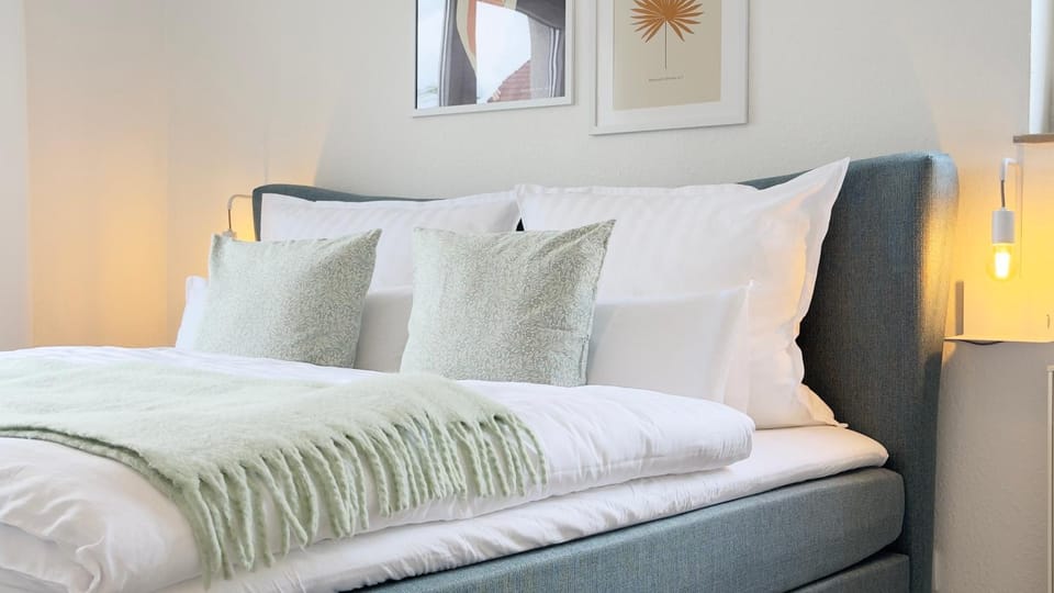 Bed, Decorative detail, Bedroom
