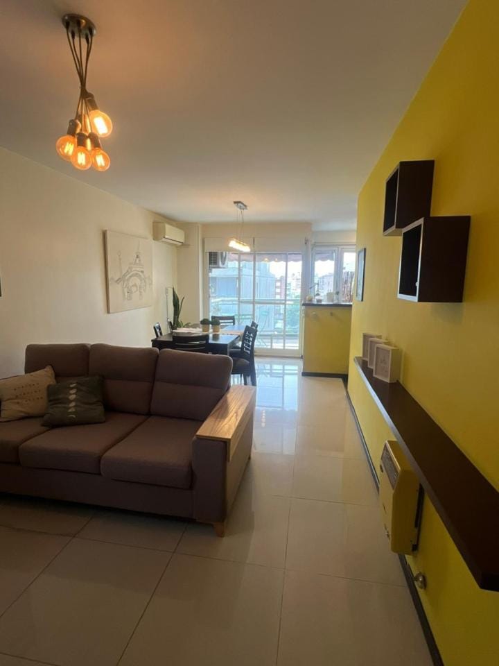 MORENO. DEPTO 2 DORMITORIOS DE CATEGORIA EN PLENO CENTRO. 2 BAÑOS. AMENITIES. COCHERA OPCIONAL Apartment in Rosario
