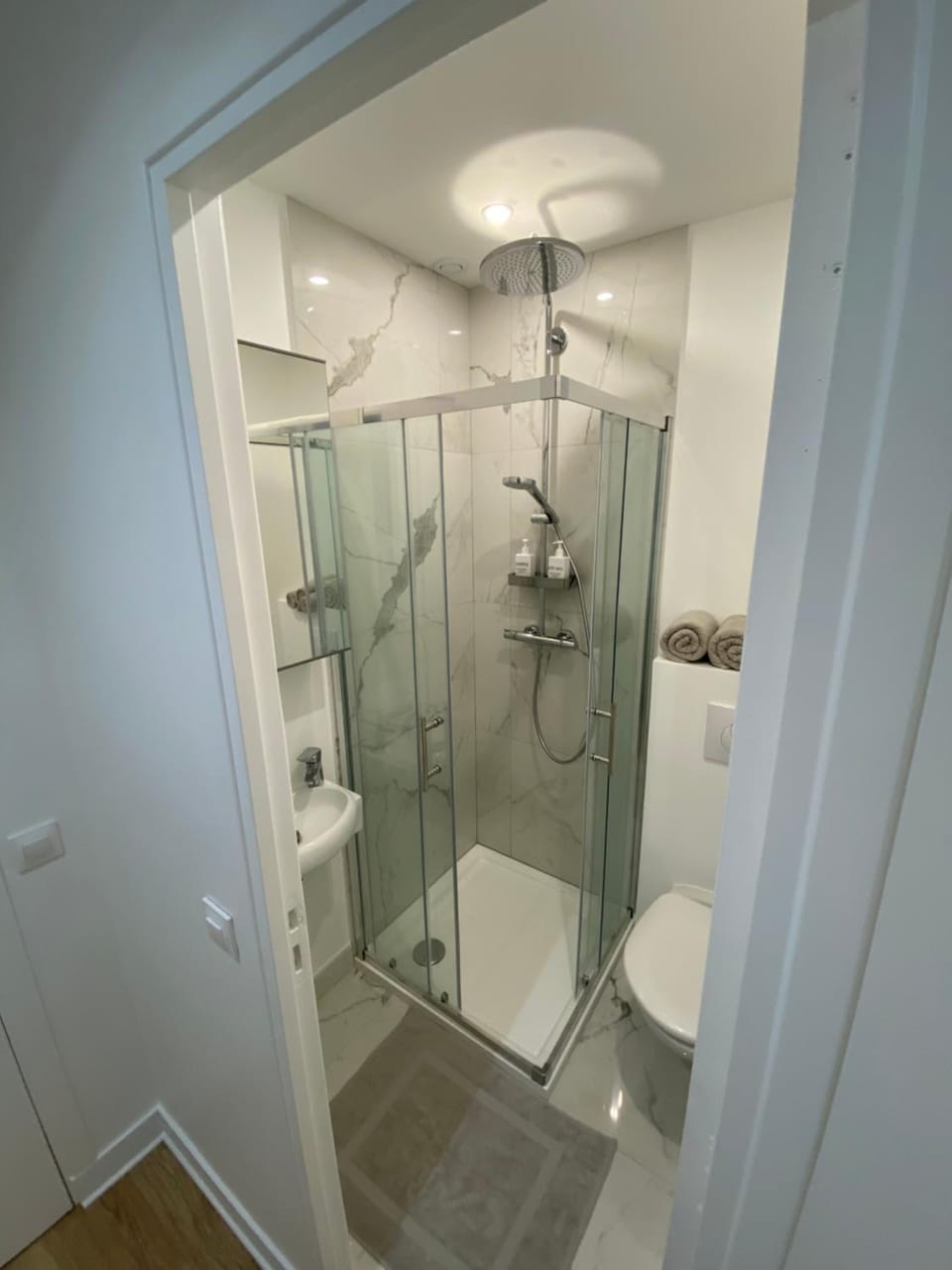 Cocoon Meridien Apartment in Paris