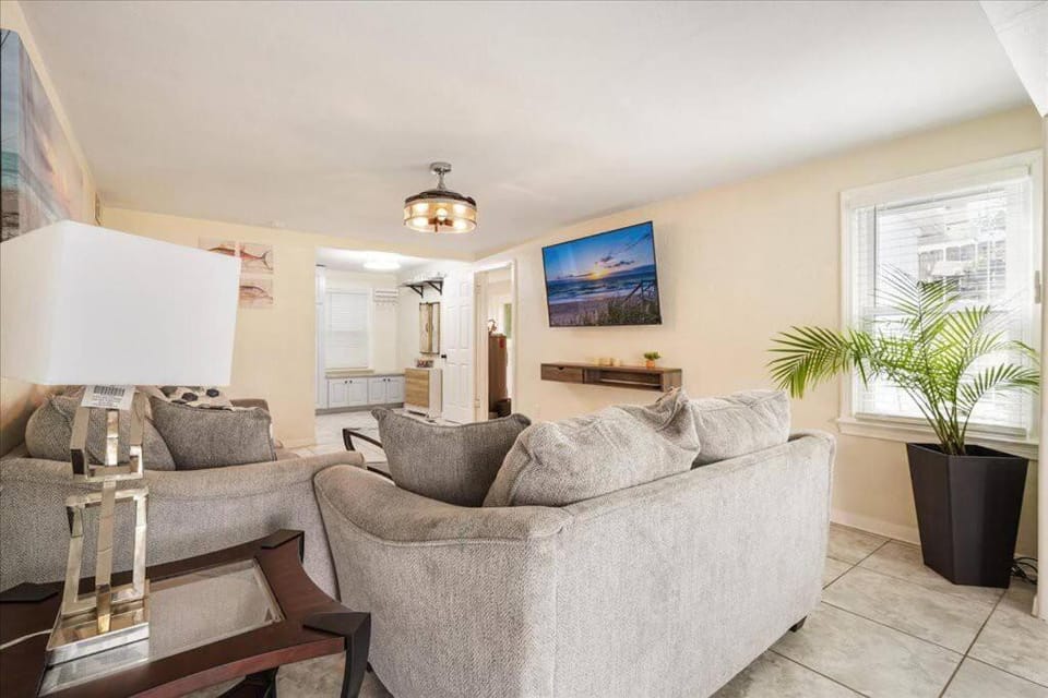 5 minutes walk to beach 4BR/2baths House in Florida