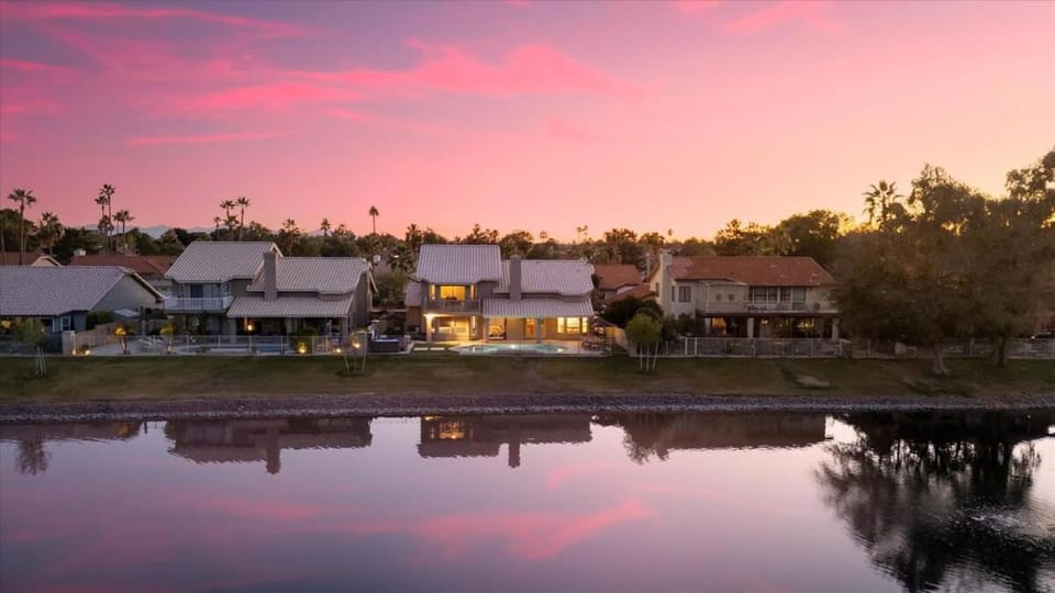 Lakeside Views The Clubhouse at Arrowhead Pool House in Glendale