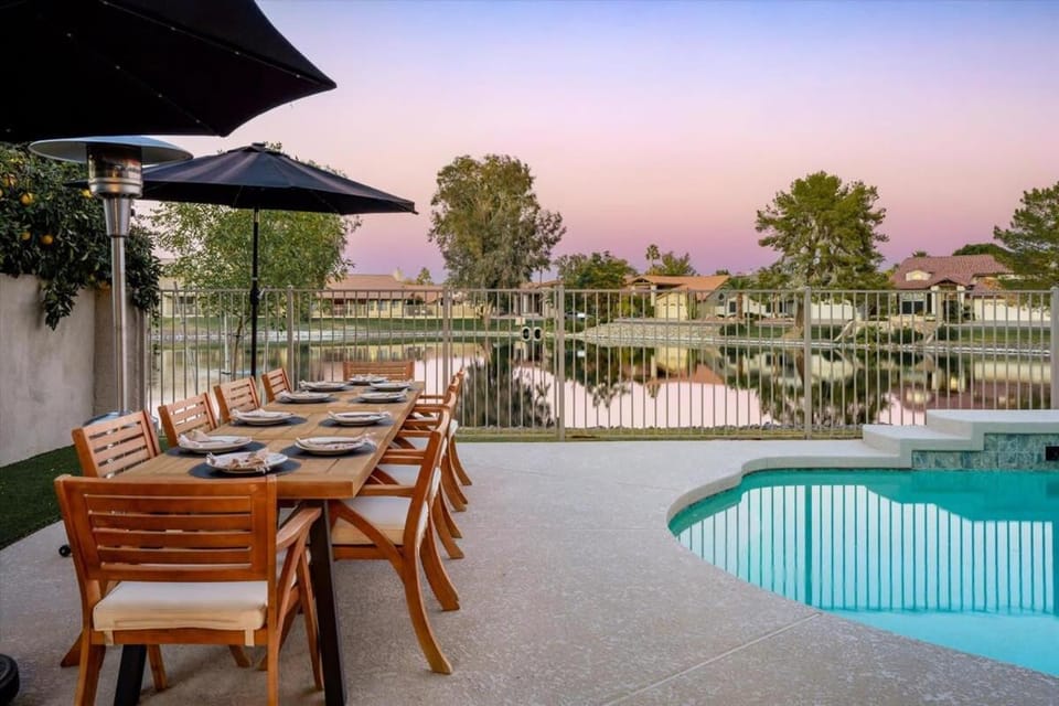 Lakeside Views The Clubhouse at Arrowhead Pool House in Glendale