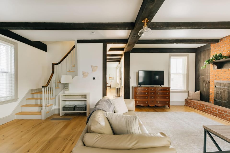 Quaint Vintage Reno in Manheim House in Manheim