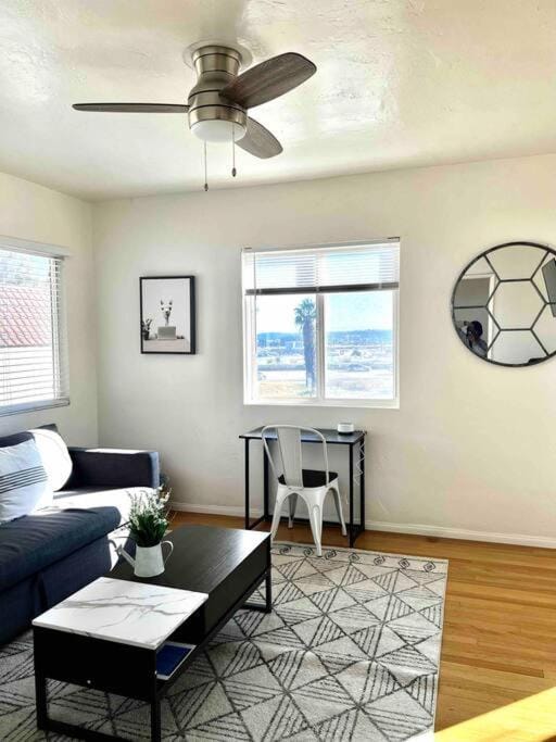 Minimalist 1 bed by Airport & Old Town Apartment in Point Loma
