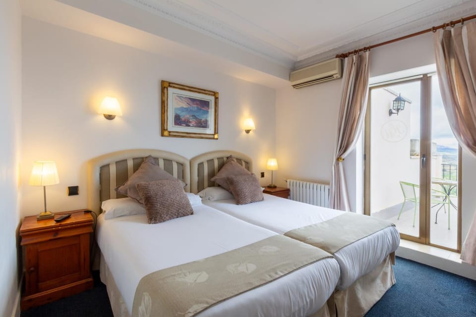 Bedroom, air conditioner