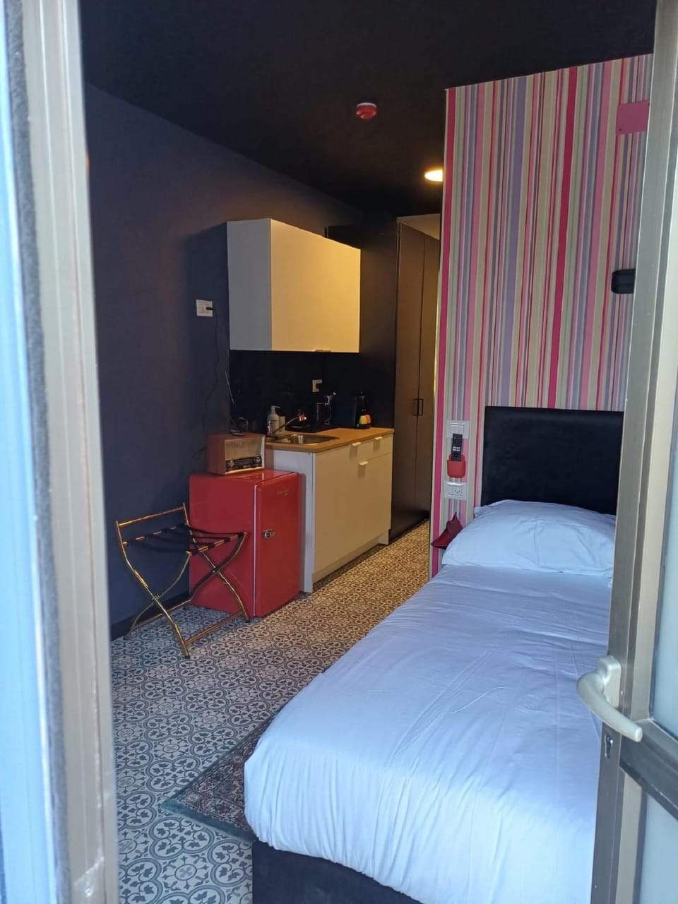 Bed, Kitchen or kitchenette