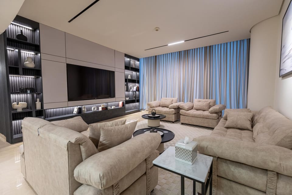 TV and multimedia, View (from property/room), Living room, Seating area, City view, locker