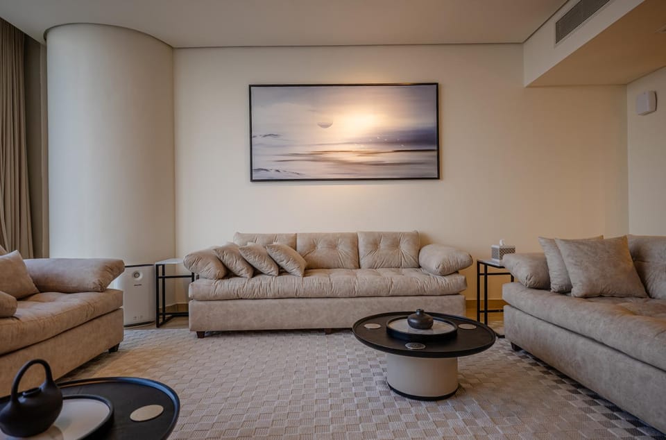 TV and multimedia, View (from property/room), Living room, Seating area, City view, locker